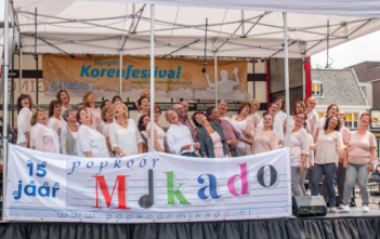 Optreden popkoor Mikado tijdens Korenfestival 2016